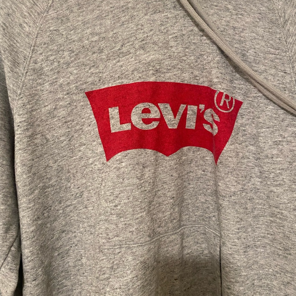 Grey Levi's swearshirt